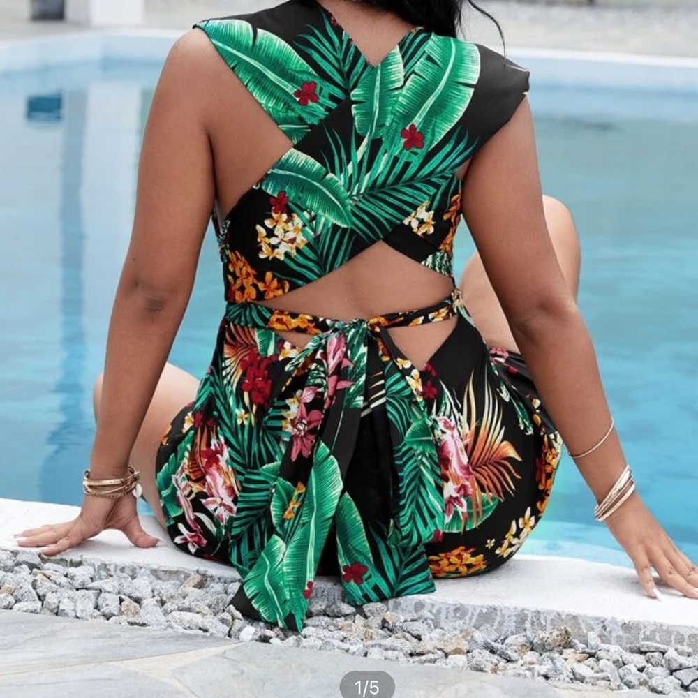 Cute!!! Tie back - Romper *New*